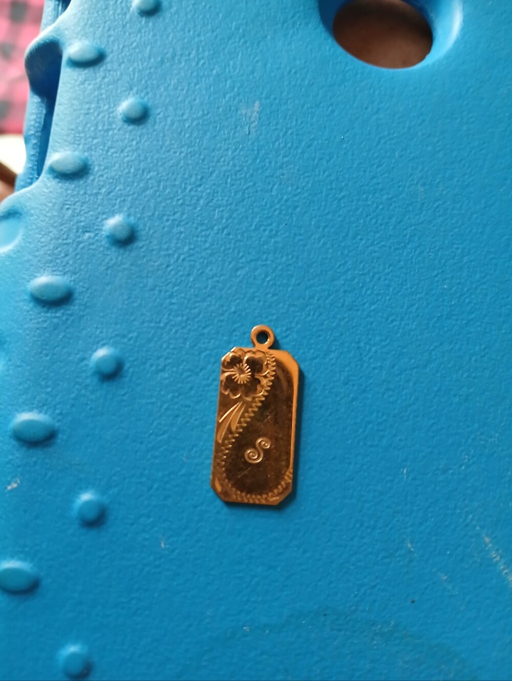 Gold Filled Engraved "S" Pendant.